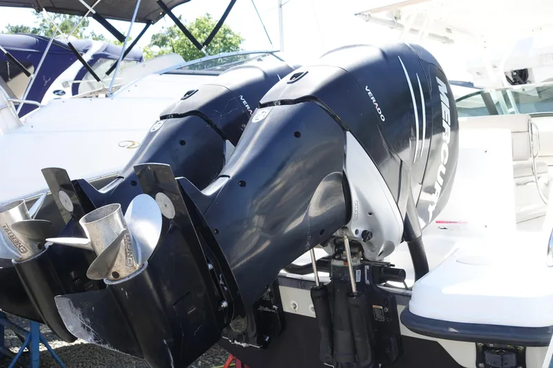 Slide: The Image of Boston Whaler 270 Vantage 2013 - 21