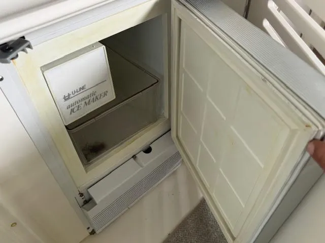 Slide: The Image of Open U-Line automatic ice maker on 1999 Sea Ray 38' Sundancer yacht. - 20