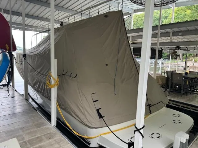 Slide: The Image of Sea Ray 38 Sundancer 1999 - 50