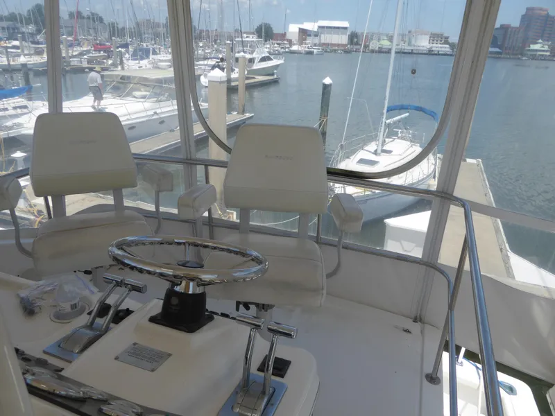 Slide: The Image of Helm of 2000 Silverton 42C yacht with marina view. - 8