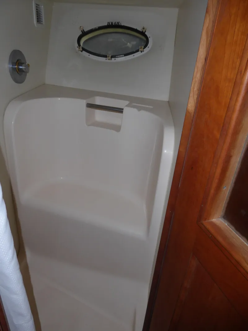 Slide: The Image of Shower area in 2000 Silverton 42C Cummins 450 Diesels yacht. - 30