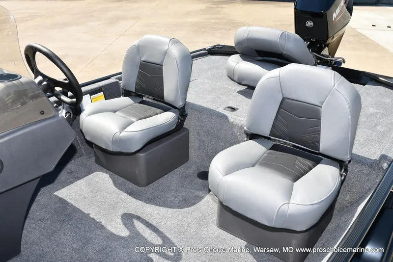 Slide: The Image of Tracker Bass Tracker Classic XL 2026 - 11