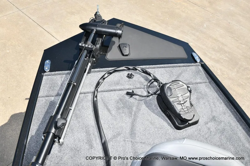 Slide: The Image of Tracker Bass Tracker Classic XL 2026 - 12