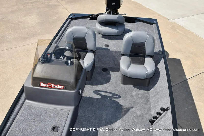 Slide: The Image of Tracker Bass Tracker Classic XL 2026 - 13