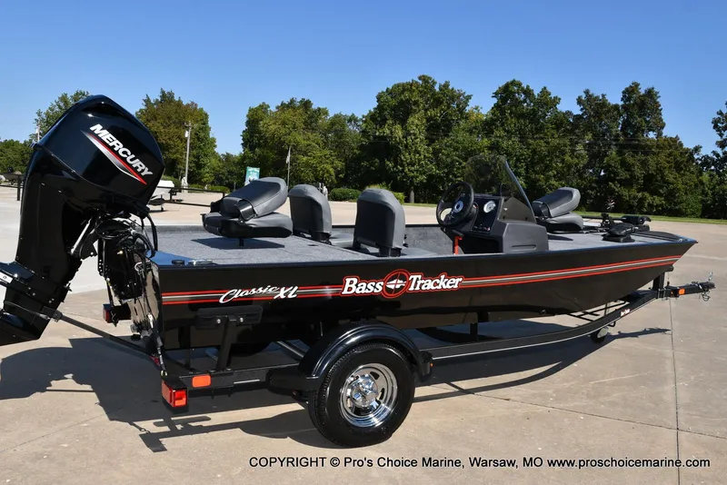 Slide: The Image of Tracker Bass Tracker Classic XL 2026 - 18