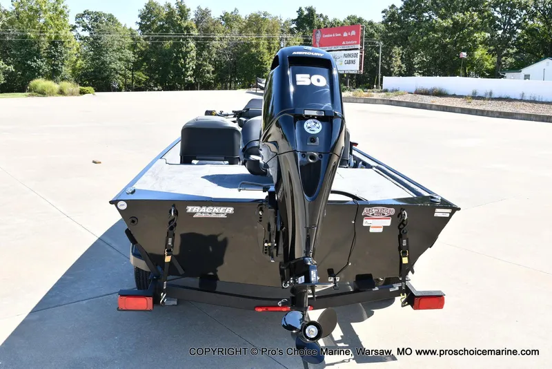 Slide: The Image of Tracker Bass Tracker Classic XL 2026 - 21