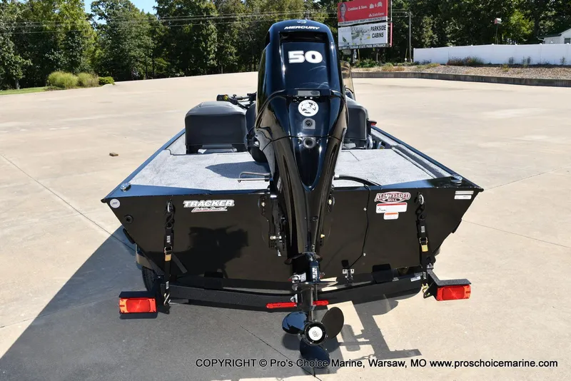 Slide: The Image of Tracker Bass Tracker Classic XL 2026 - 22