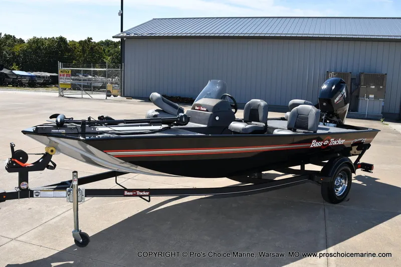 Slide: The Image of Tracker Bass Tracker Classic XL 2026 - 27