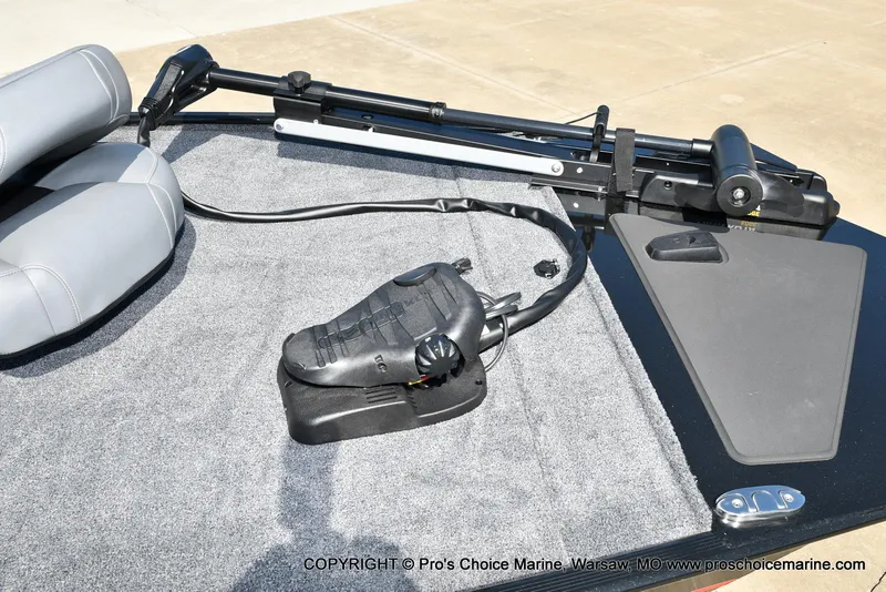 Slide: The Image of Tracker Bass Tracker Classic XL 2026 - 33