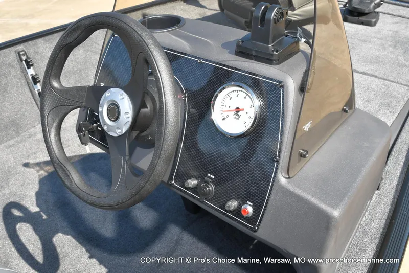 Slide: The Image of Tracker Bass Tracker Classic XL 2026 - 36