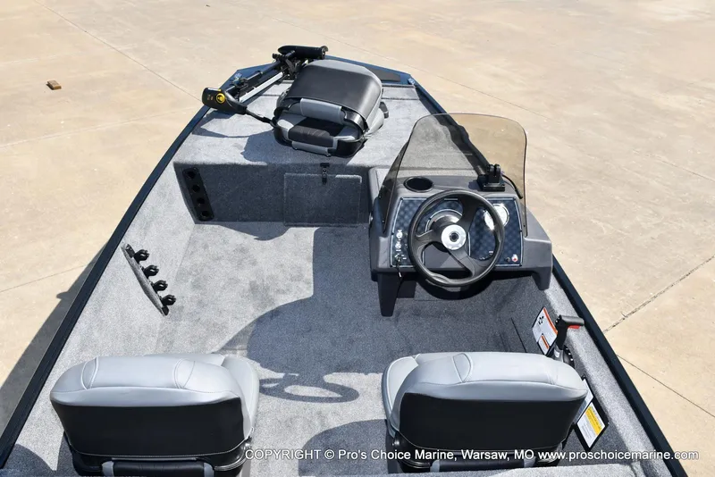 Slide: The Image of Tracker Bass Tracker Classic XL 2026 - 38