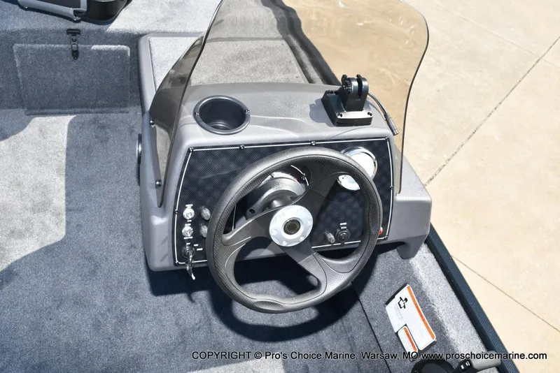 Slide: The Image of Tracker Bass Tracker Classic XL 2026 - 40