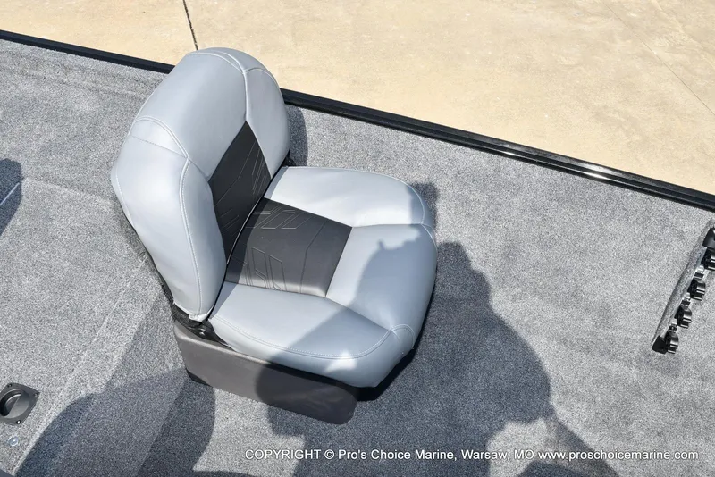 Slide: The Image of Tracker Bass Tracker Classic XL 2026 - 42