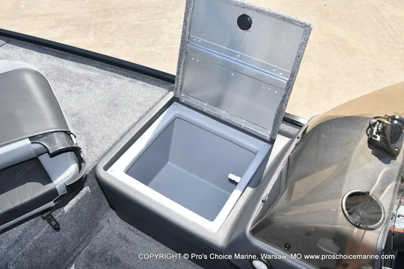 Slide: The Image of Tracker Bass Tracker Classic XL 2026 - 45