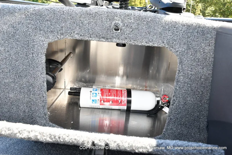 Slide: The Image of Tracker Bass Tracker Classic XL 2026 - 48