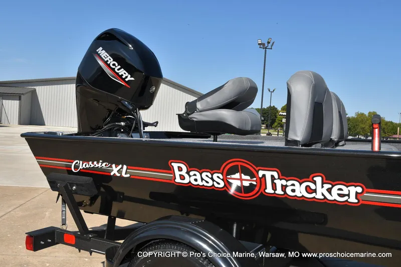 Slide: The Image of Tracker Bass Tracker Classic XL 2026 - 5