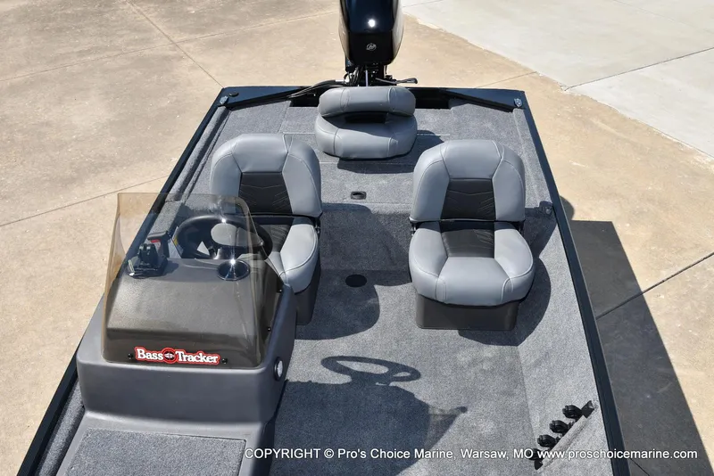 Slide: The Image of Tracker Bass Tracker Classic XL 2026 - 50