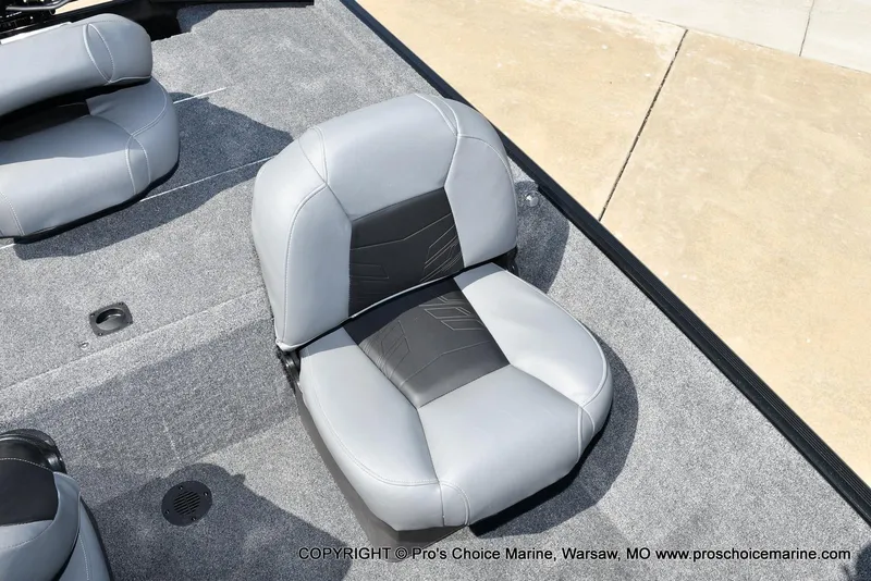 Slide: The Image of Tracker Bass Tracker Classic XL 2026 - 55