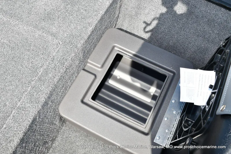 Slide: The Image of Tracker Bass Tracker Classic XL 2026 - 56