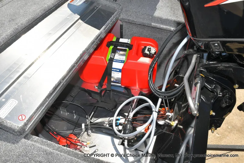 Slide: The Image of Tracker Bass Tracker Classic XL 2026 - 60