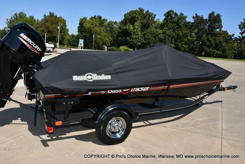 Slide: The Image of Tracker Bass Tracker Classic XL 2026 - 64