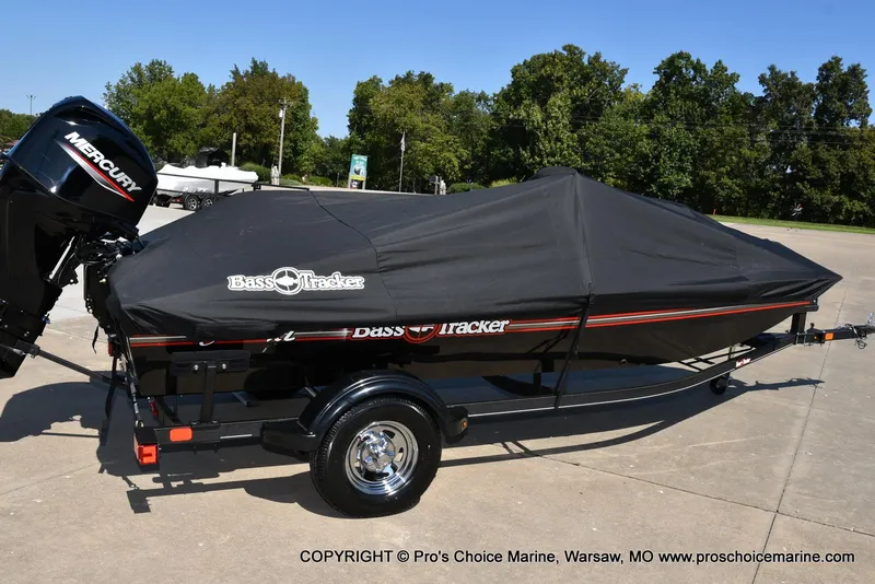 Slide: The Image of Tracker Bass Tracker Classic XL 2026 - 65