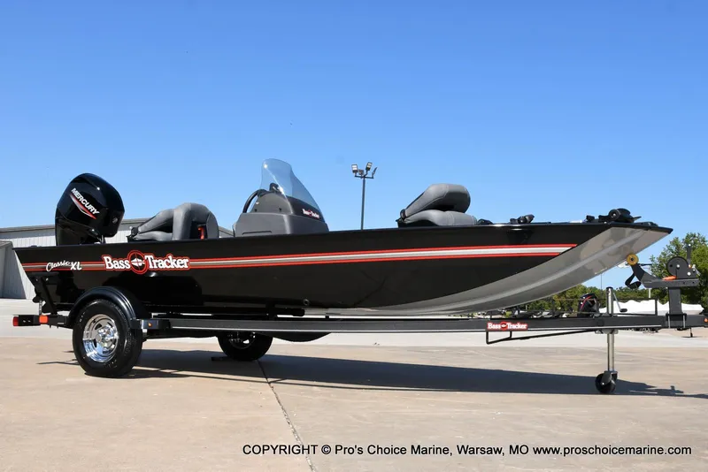 Slide: The Image of Tracker Bass Tracker Classic XL 2026 - 66