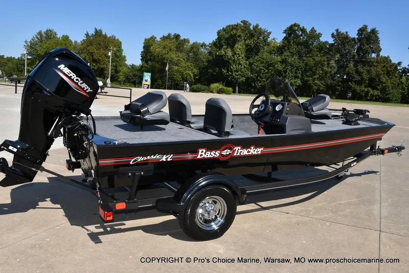 Slide: The Image of Tracker Bass Tracker Classic XL 2026 - 67