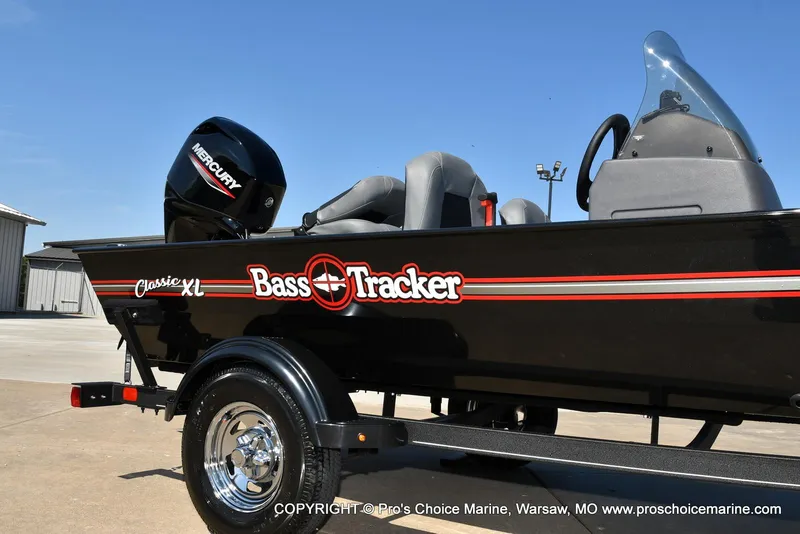 Slide: The Image of Tracker Bass Tracker Classic XL 2026 - 71