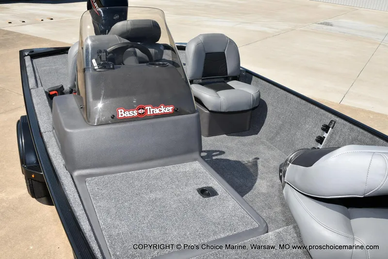 Slide: The Image of Tracker Bass Tracker Classic XL 2026 - 8