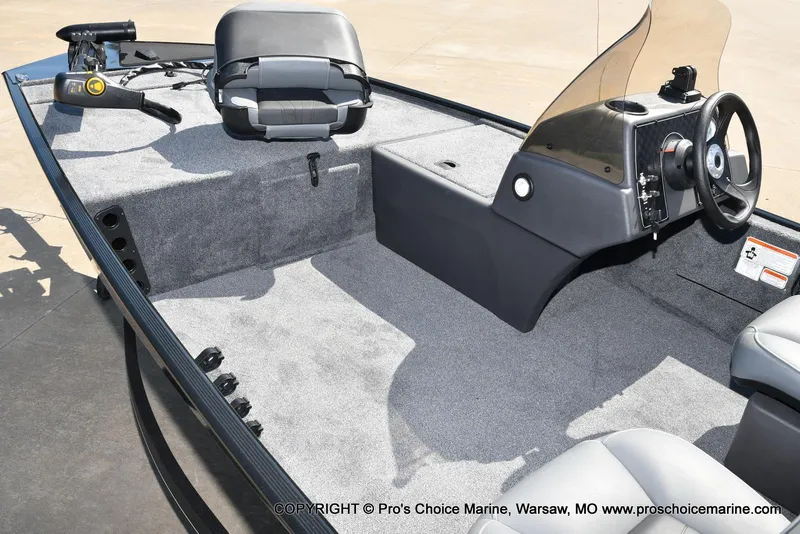 Slide: The Image of Tracker Bass Tracker Classic XL 2026 - 9