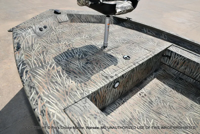 Slide: The Image of Tracker Grizzly 1654 T Sportsman 2026 - 12