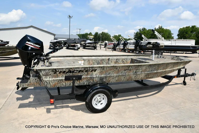 Slide: The Image of Tracker Grizzly 1654 T Sportsman 2026 - 16