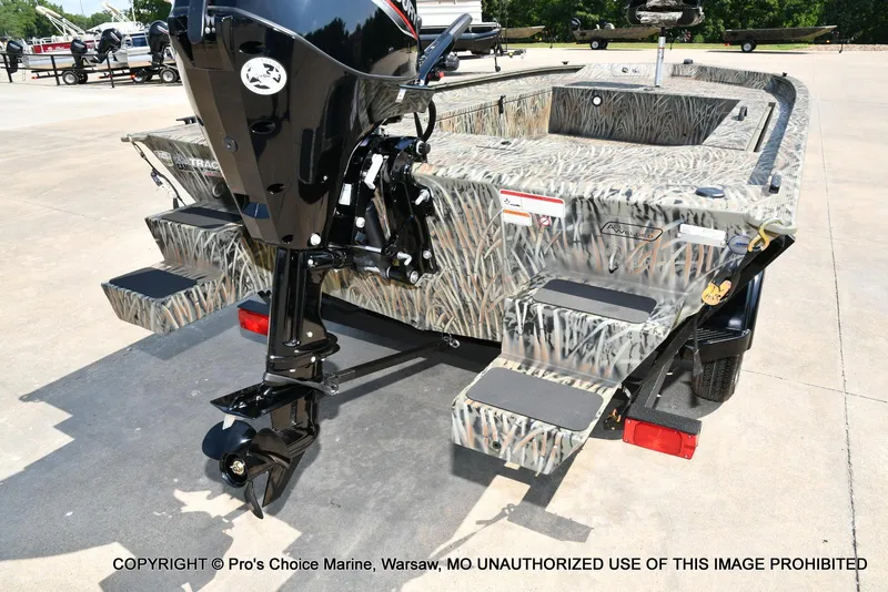 Slide: The Image of Tracker Grizzly 1654 T Sportsman 2026 - 18