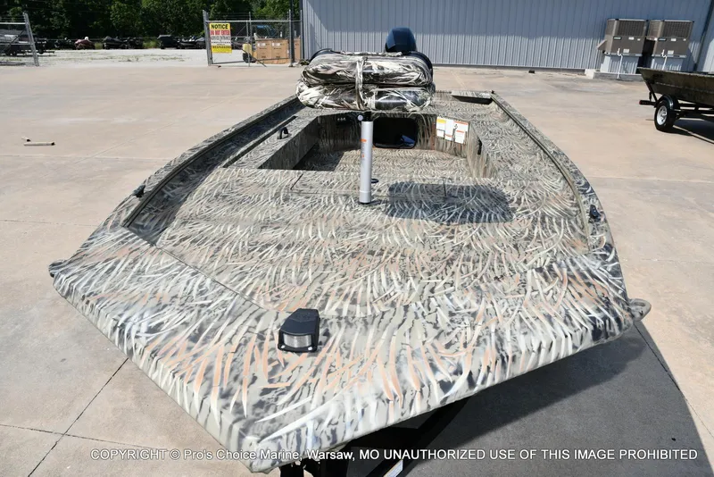 Slide: The Image of Tracker Grizzly 1654 T Sportsman 2026 - 24