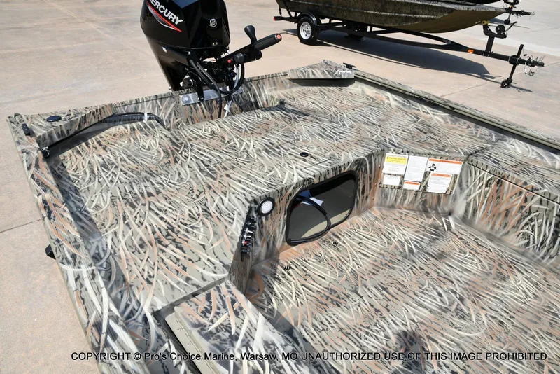 Slide: The Image of Tracker Grizzly 1654 T Sportsman 2026 - 26