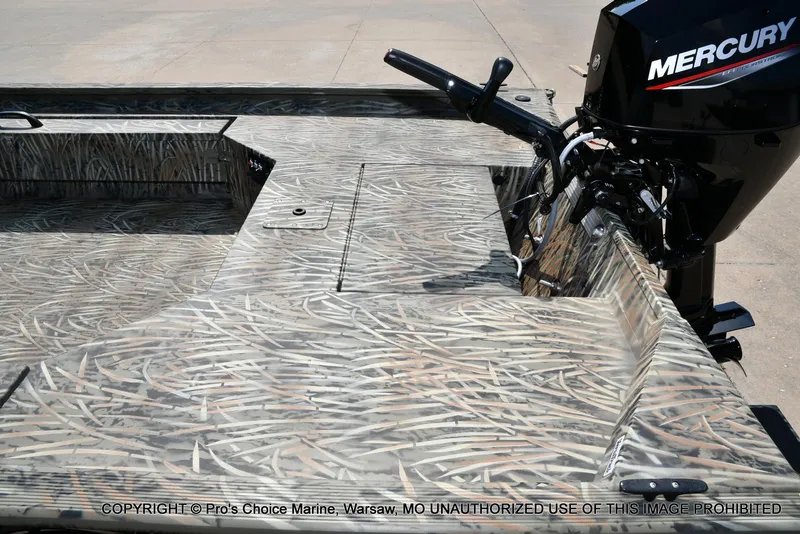 Slide: The Image of Tracker Grizzly 1654 T Sportsman 2026 - 27