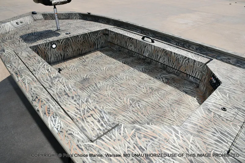 Slide: The Image of Tracker Grizzly 1654 T Sportsman 2026 - 28