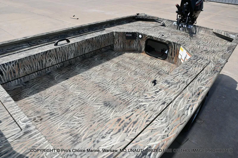 Slide: The Image of Tracker Grizzly 1654 T Sportsman 2026 - 29