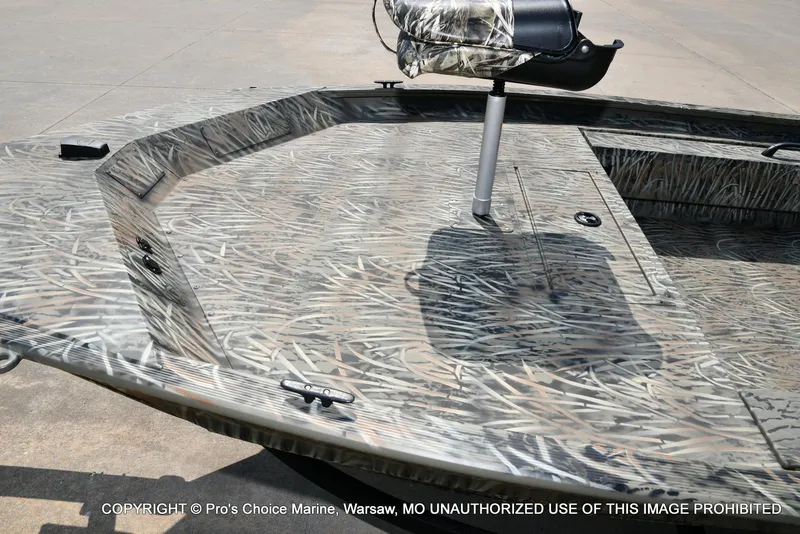 Slide: The Image of Tracker Grizzly 1654 T Sportsman 2026 - 30