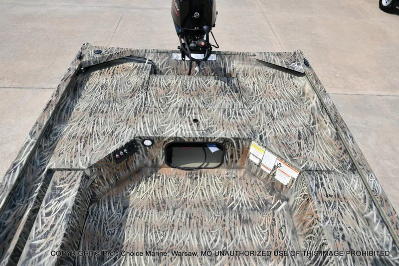 Slide: The Image of Tracker Grizzly 1654 T Sportsman 2026 - 37