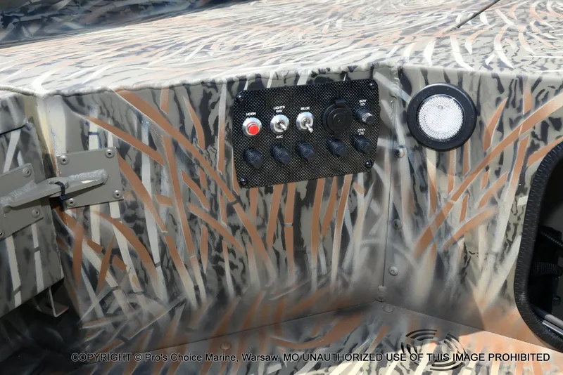 Slide: The Image of Tracker Grizzly 1654 T Sportsman 2026 - 38