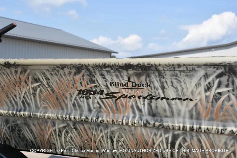 Slide: The Image of Tracker Grizzly 1654 T Sportsman 2026 - 4