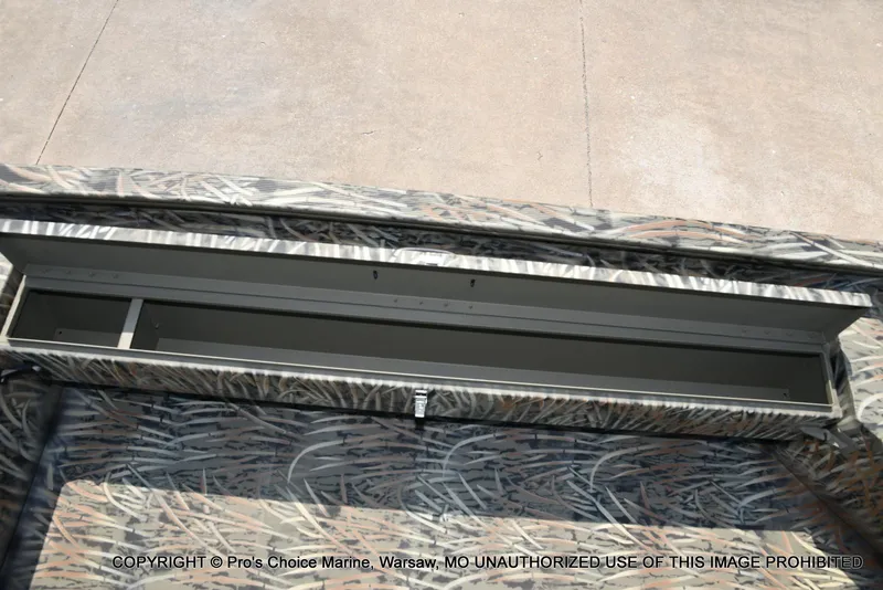 Slide: The Image of Tracker Grizzly 1654 T Sportsman 2026 - 41