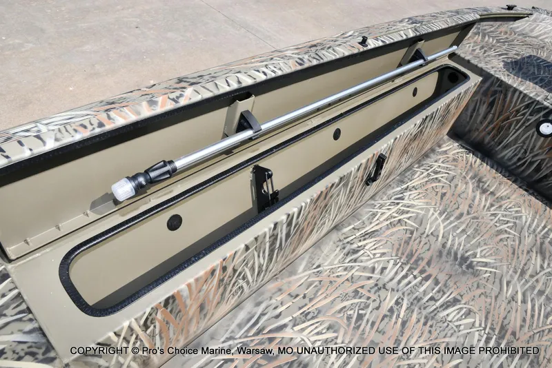 Slide: The Image of Tracker Grizzly 1654 T Sportsman 2026 - 43