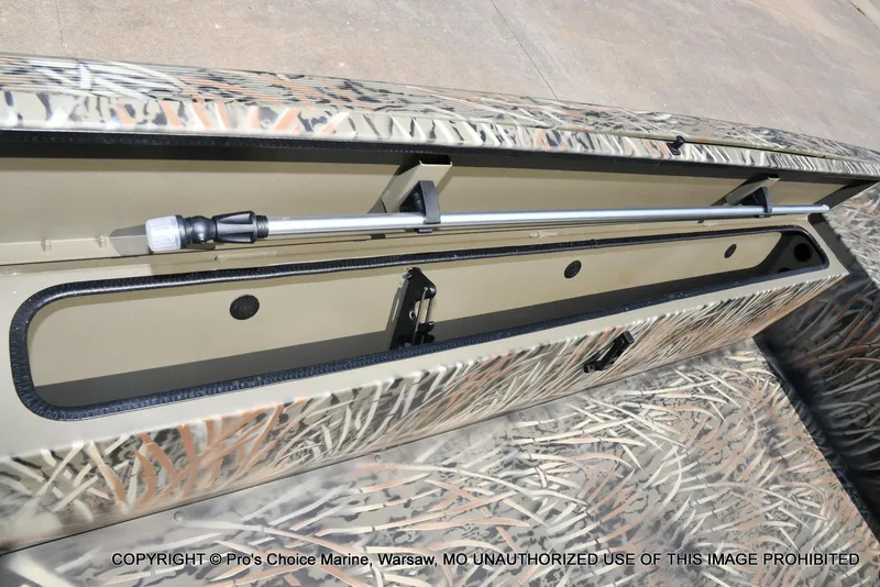 Slide: The Image of Tracker Grizzly 1654 T Sportsman 2026 - 44