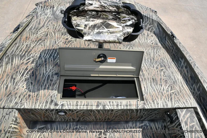 Slide: The Image of Tracker Grizzly 1654 T Sportsman 2026 - 45