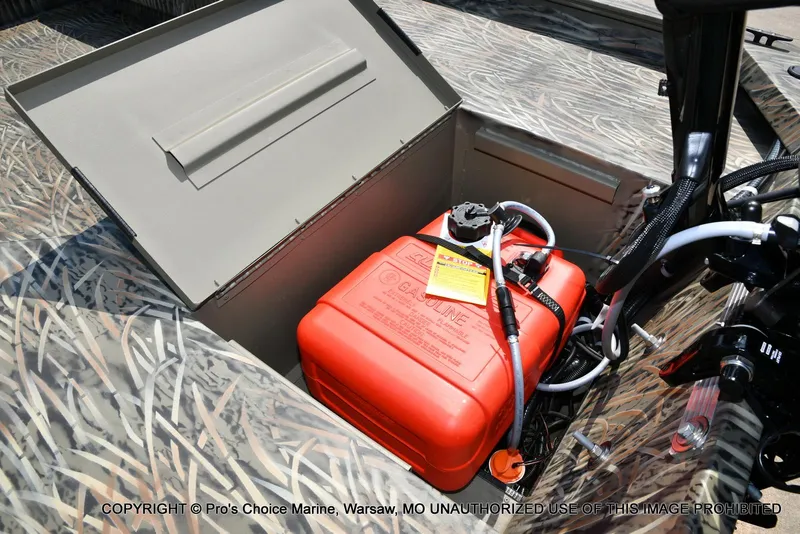 Slide: The Image of Tracker Grizzly 1654 T Sportsman 2026 - 47