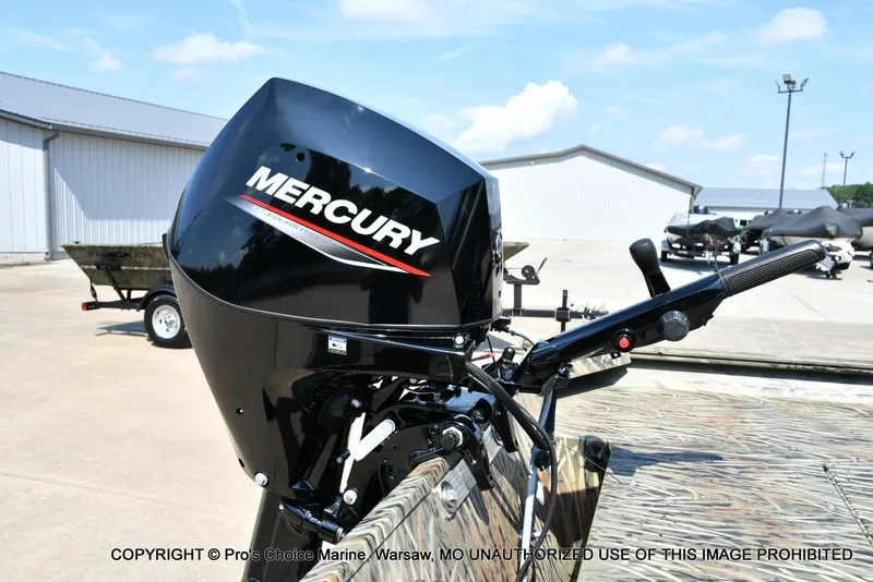 Slide: The Image of Tracker Grizzly 1654 T Sportsman 2026 - 5