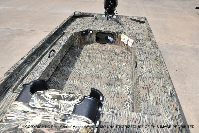 Slide: The Image of Tracker Grizzly 1654 T Sportsman 2026 - 55